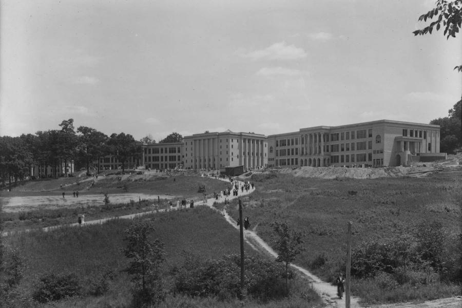 1a_Front Campus_1915.jpg
