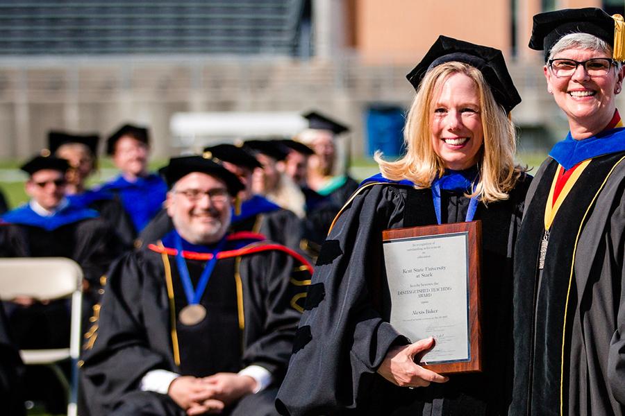 Alexis Baker receives the 2021-22 Distinguished Teaching Award at Kent State Stark.